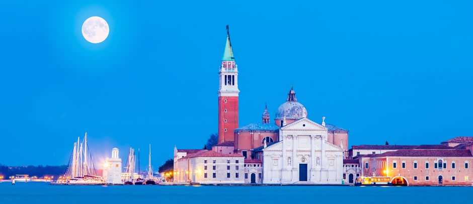 We deliver premium and luxury airport transfers services in Venice